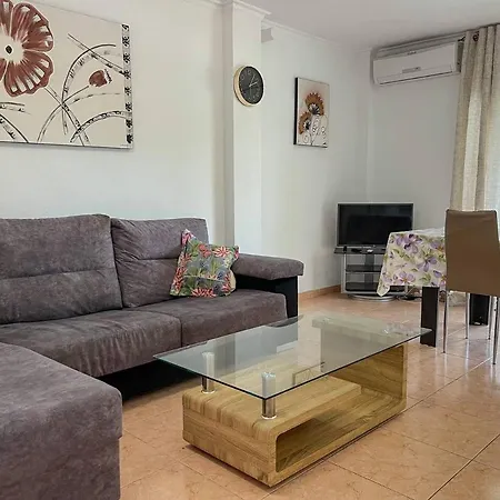 Charming 2-bed In Apartment