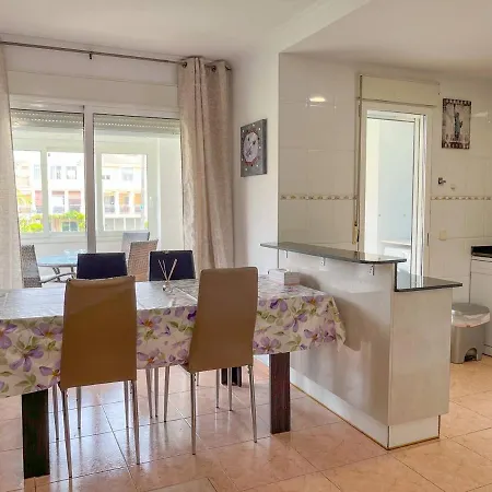Charming 2-bed In 公寓